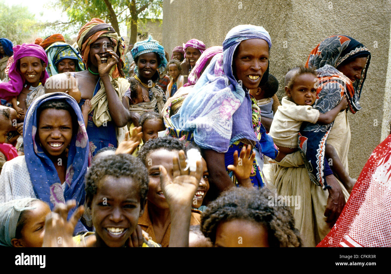 Eine fröhliche Schar von äthiopischen Frauen Lächeln für die Kamera, Ostafrika Stockfoto