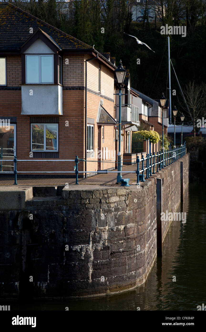 Am Wasser Eigenschaften in Penarth Marina, The Vale of Glamorgan, South Wales, UK Stockfoto