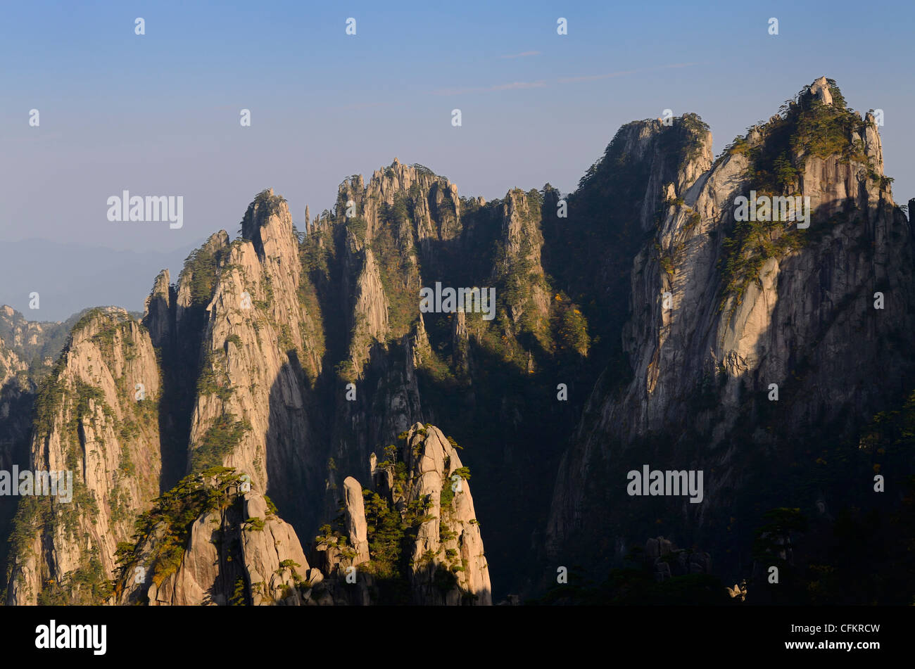 Die achtzehn Arhats Anbetung am Südsee und Camel Back Peak bei gelb Berg Huangshan-Volksrepublik China Stockfoto