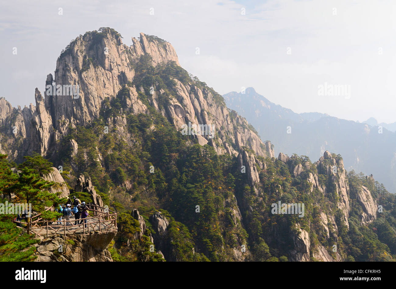 Suche Schleifring Peaks bei East Sea Bereich der huangshan Yellow Mountain china Stalagmit Stockfoto