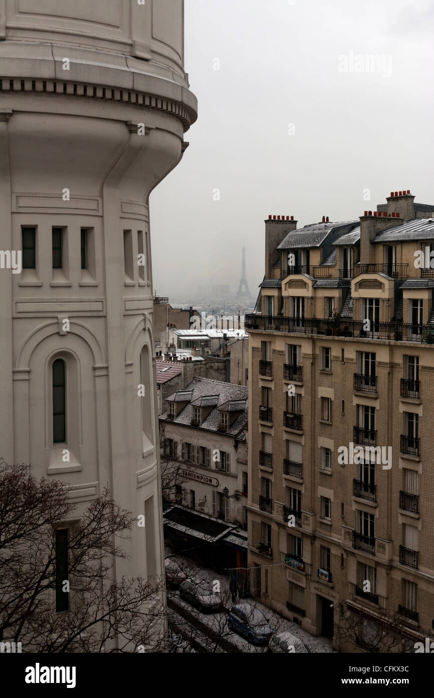 Es schneit in Paris Stockfoto