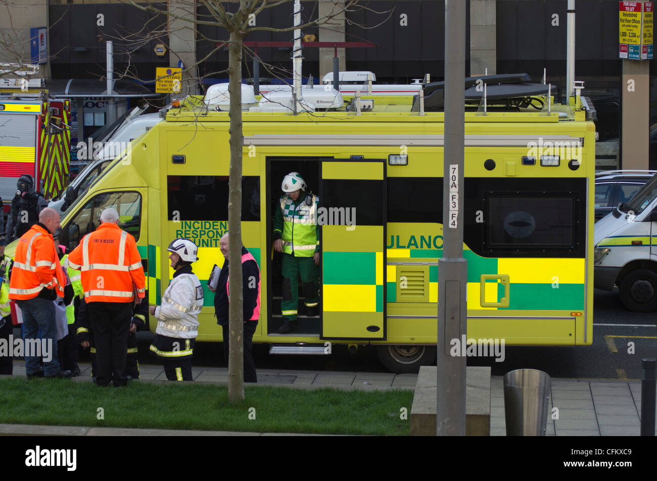 West Yorkshire Rettungsdienst bei einem Notfall-Training trainieren Sie im Stadtzentrum von Leeds Stockfoto