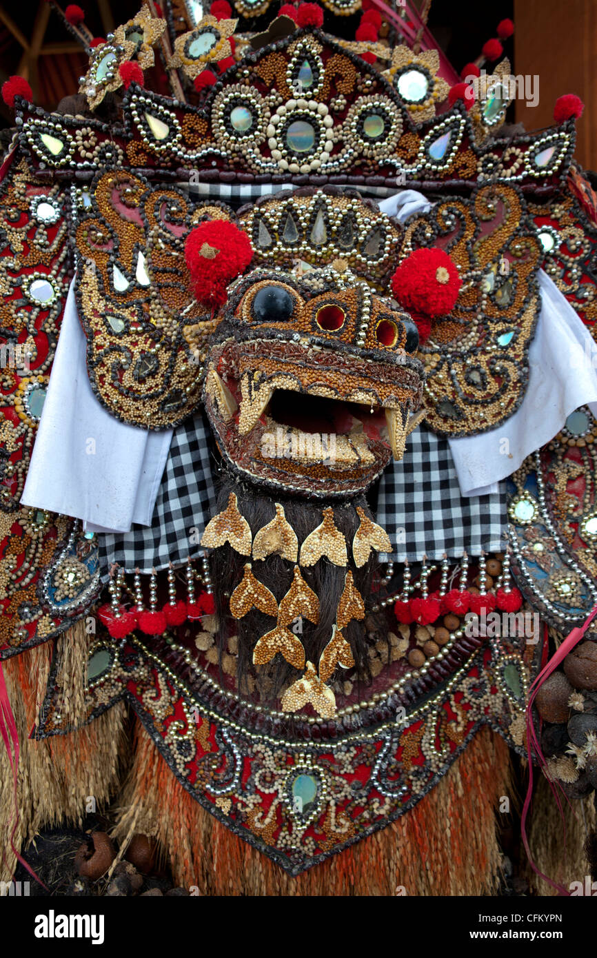 Balinesische geschnitzt Steinstatue des Garuda in Hindu-Tempel, Ubud, Bali Indonesien, Südpazifik, Asien. Stockfoto
