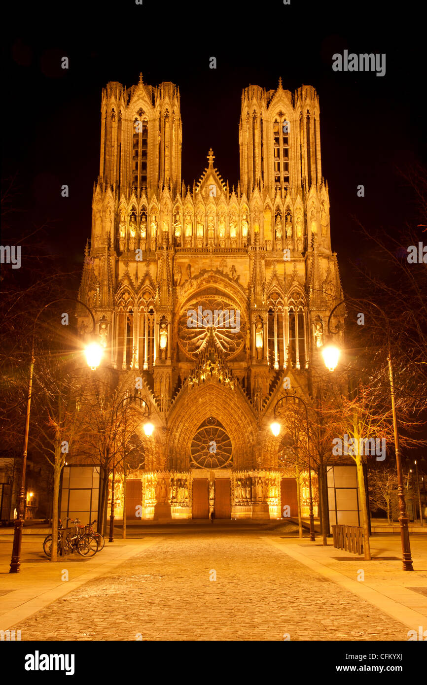 Kathedrale Notre-Dame de Reims in der Nacht, Reims, Frankreich Stockfoto
