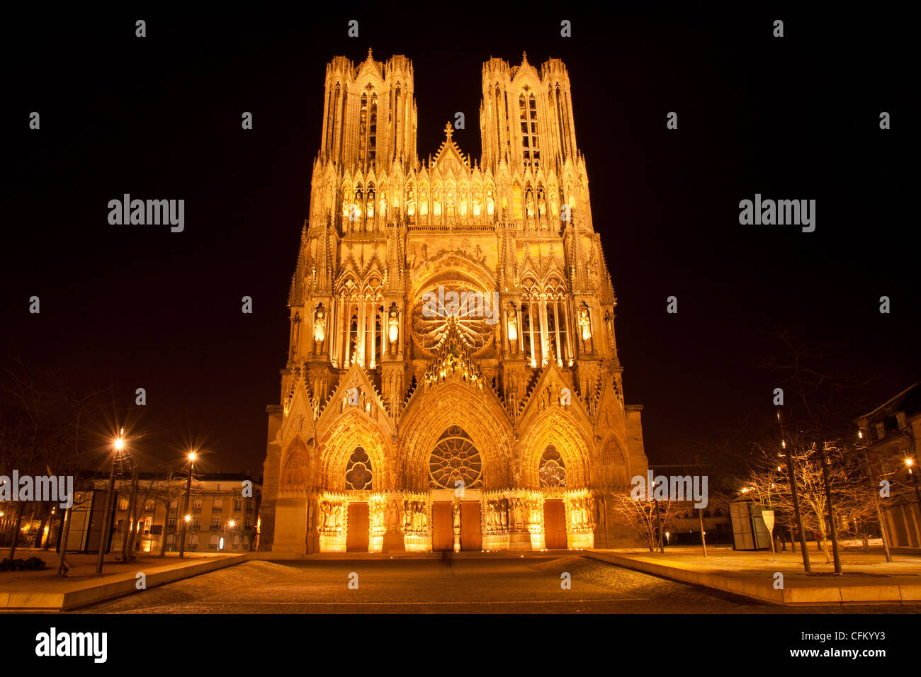 Kathedrale Notre-Dame de Reims in der Nacht, Reims, Frankreich Stockfoto