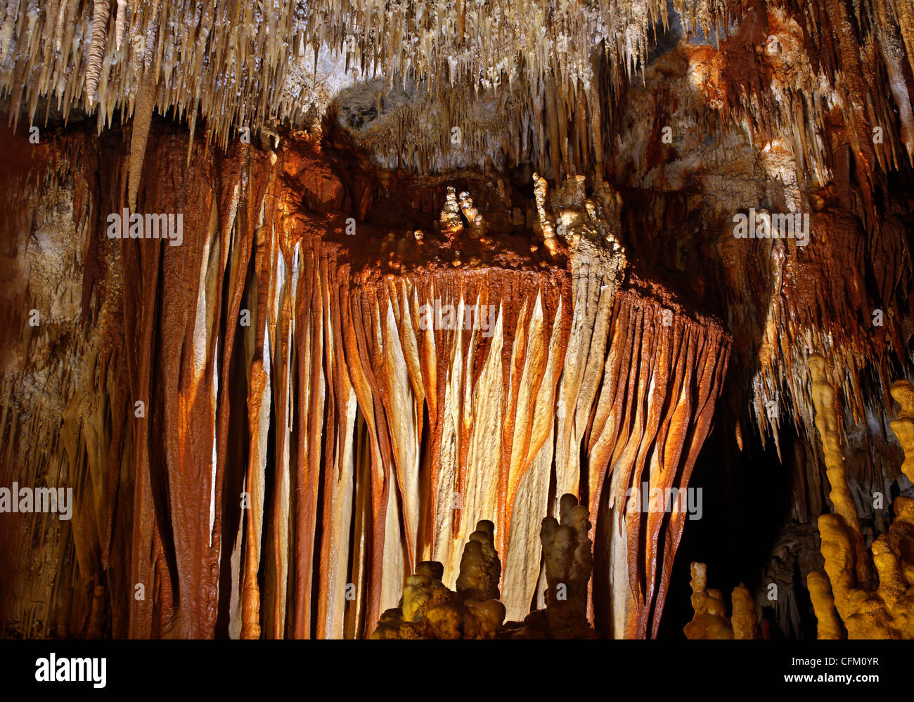 Die Kastania-Höhle, eine der schönsten Höhlen in Griechenland, in Vatika Region Lakonien, Peloponnes, Griechenland Stockfoto