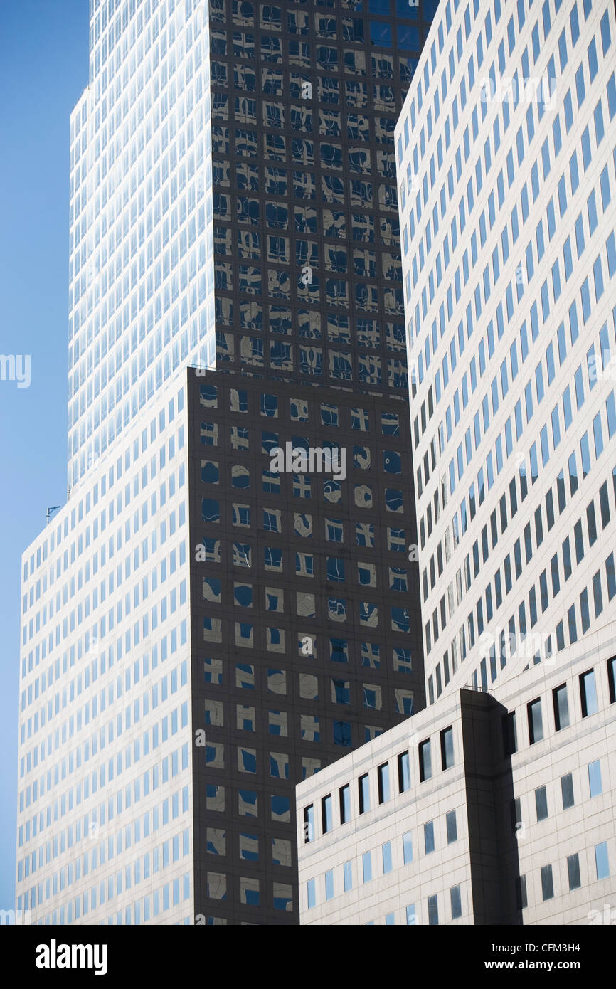 USA, New York State, New York City, Anzeigen im Büro Gebäude außen Stockfoto