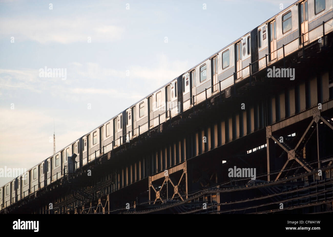USA, New York State, New York City, niedrigen Winkel Ansicht des Zuges Stockfoto