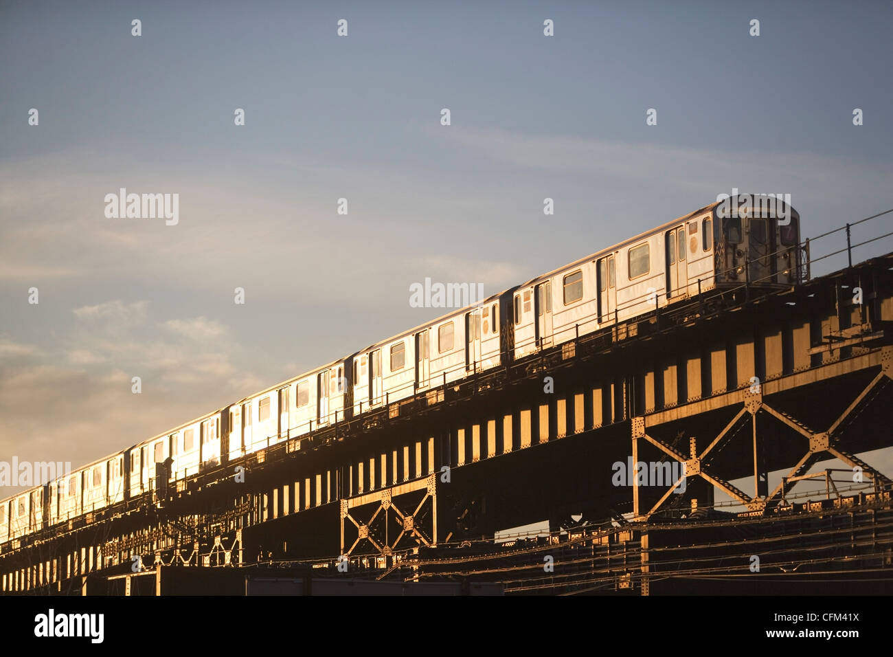 USA, New York State, New York City, niedrigen Winkel Ansicht des Zuges Stockfoto