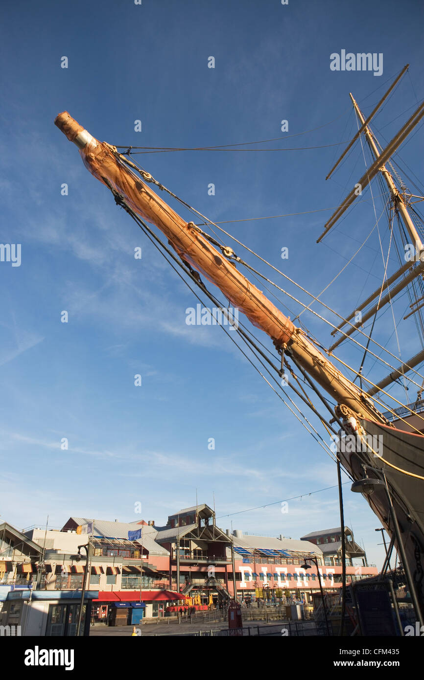 USA, New York State, New York City, niedrigen Winkel Ansicht des Schiffes Segelmasten Stockfoto