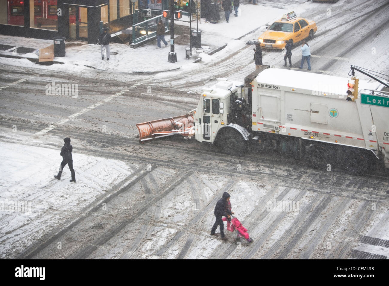 USA, New York State, New York City, Kreuzung mit Schneepflug Stockfoto