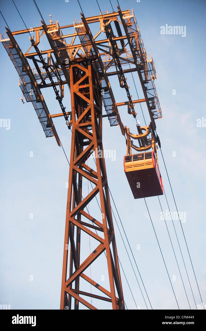 USA, New York, New York City, Manhattan, Overhead-Seilbahn und pylon Stockfoto