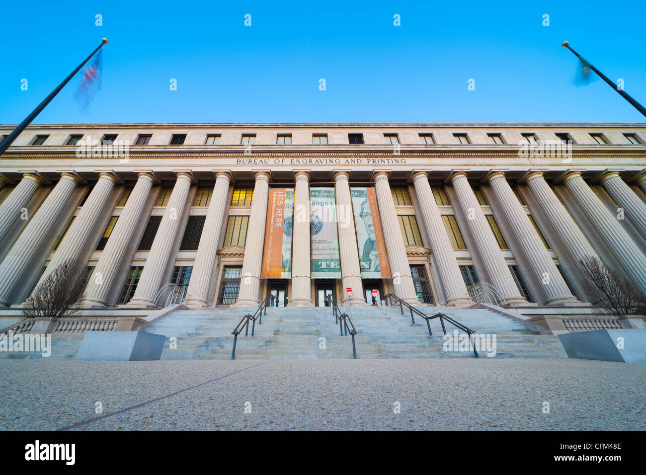 USA US-Department of the Treasury, das Bureau of Engraving and Printing BEP auf 14th Street SW in Washington DC DC. in der Abenddämmerung Stockfoto