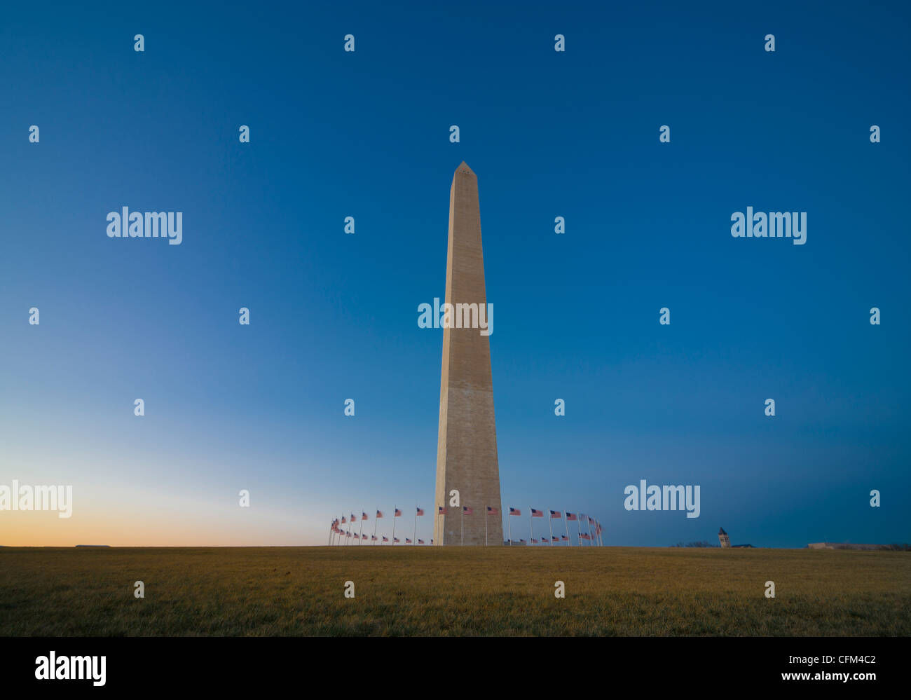 Washington DC DC Das Washington Monument bei Sonnenuntergang, Dämmerung mit bunten Himmel Stockfoto