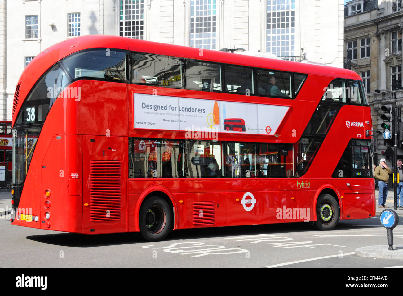 Neuer 2012 London Red Doppeldeckerbus für öffentliche Verkehrsmittel, der auch als Routemaster oder Boris Bus Piccadilly Circus England UK bezeichnet wird Stockfoto