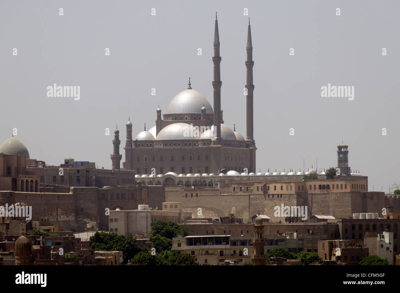 Kairo. Ägypten. Ansicht der Saladin-Zitadelle mittelalterlichen islamischen Stadtbefestigung und Wahrzeichen von Kairo. Auf Kalkstein Hügel gebaut die Stockfoto