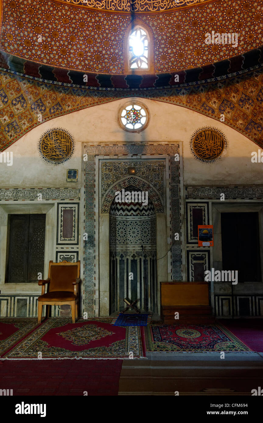 Kairo. Ägypten. Blick auf den reich verzierten Heiligtum Gebetsraum in der osmanischen Stil Moschee von Suleiman Pascha al-Khadim an Stockfoto