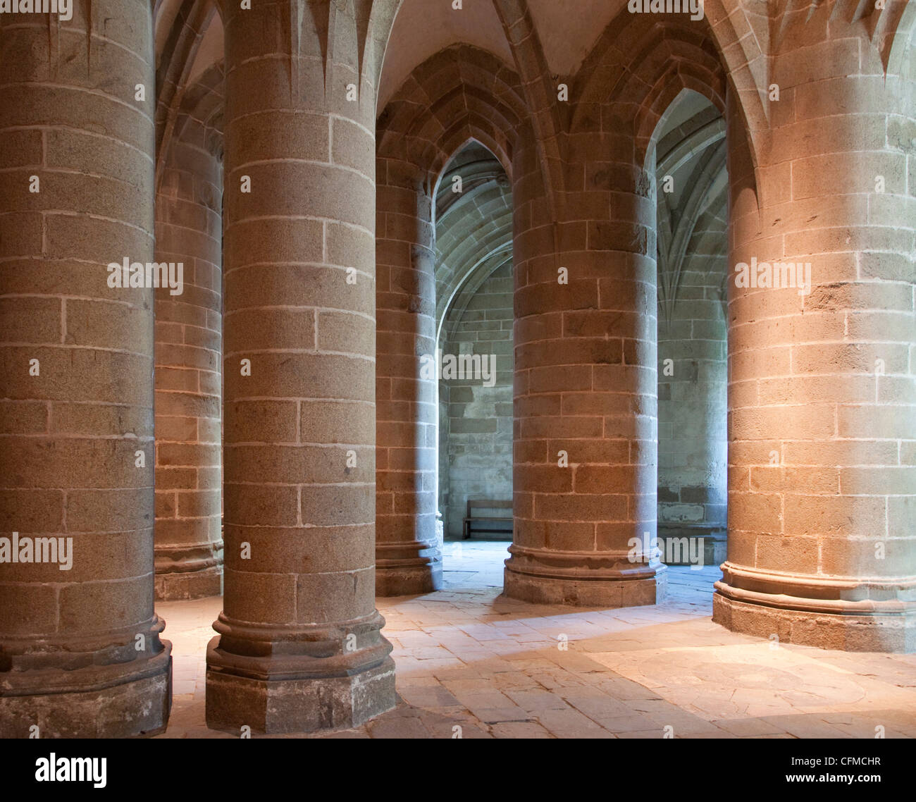 Krypta der massiven Säulen, Abtei von Mont St. Michel, UNESCO World Heritage Site, Normandie, Frankreich, Europa Stockfoto
