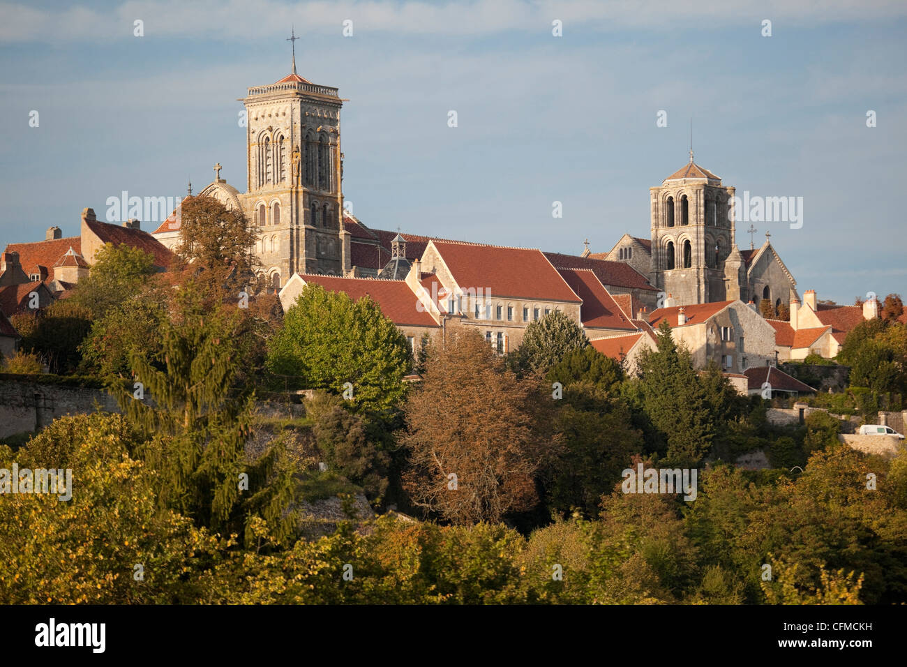 Vezelay Abbey, UNESCO-Weltkulturerbe aus Südwesten, Vezelay, Burgund, Frankreich, Europa Stockfoto