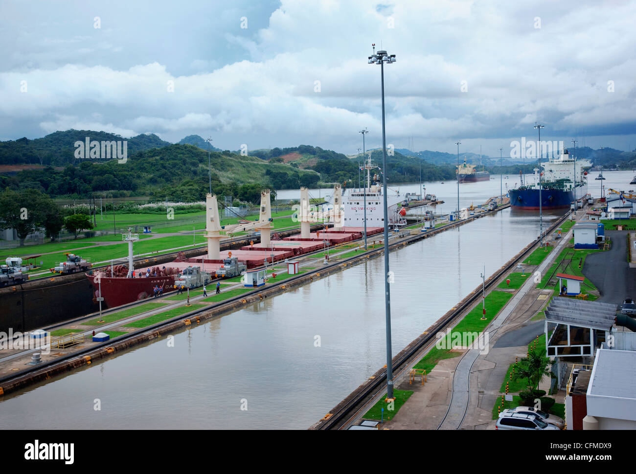 Panama, Panama-Stadt, Schiff in der Schleuse Stockfoto