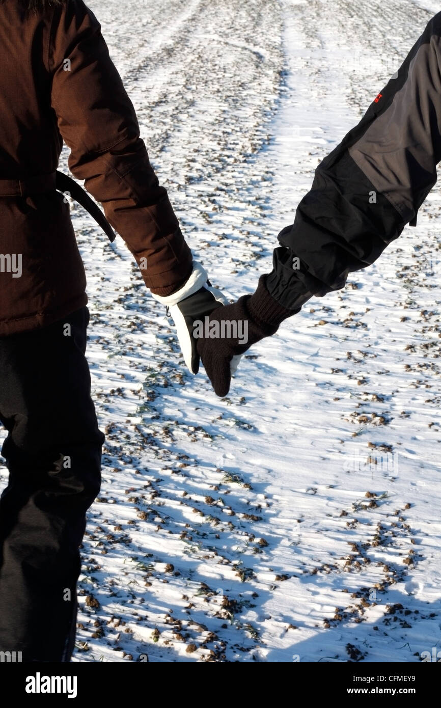 Paar im Schnee Stockfoto