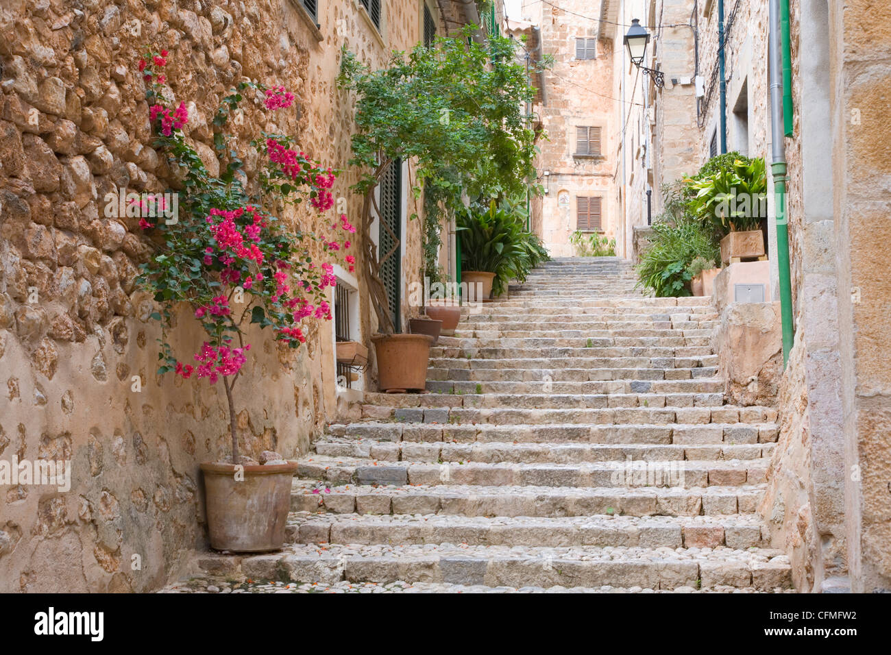 Treppe im Herzen des Dorfes Fornalutx in der Nähe von Soller, Mallorca, Balearen, Spanien, Europa Stockfoto