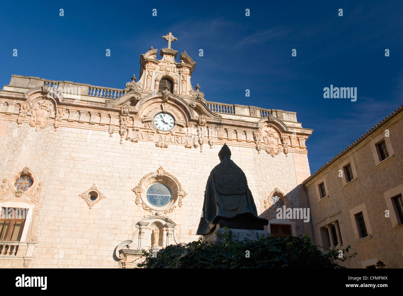 Innenhof des Klosters von Nostra Senyora de Lluc, Lluc, Mallorca, Balearen, Spanien, Europa Stockfoto