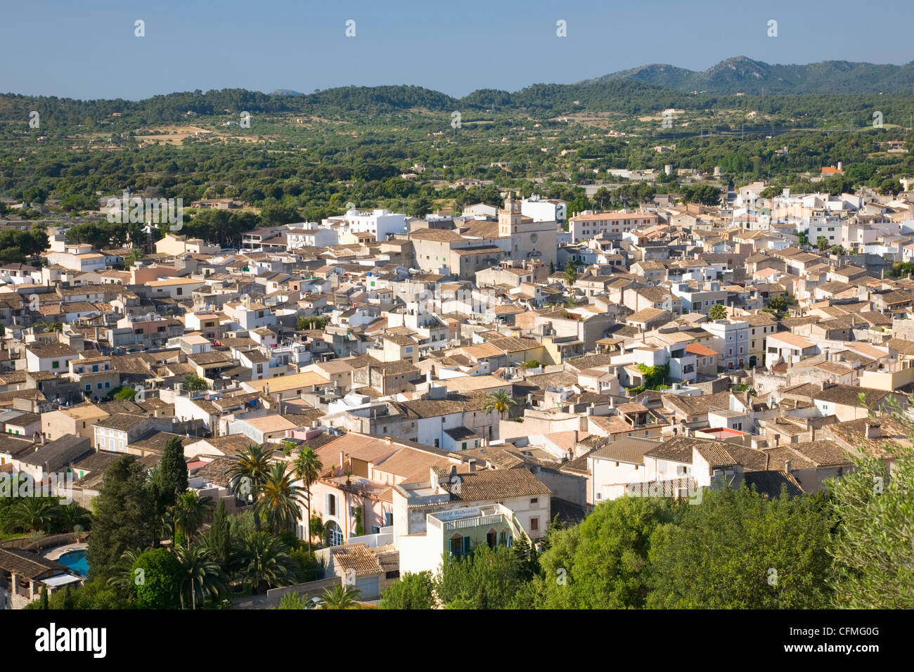 Blick über die Stadt von der Wallfahrtskirche Sant Salvador, Arta, Mallorca, Balearen, Spanien, Europa Stockfoto