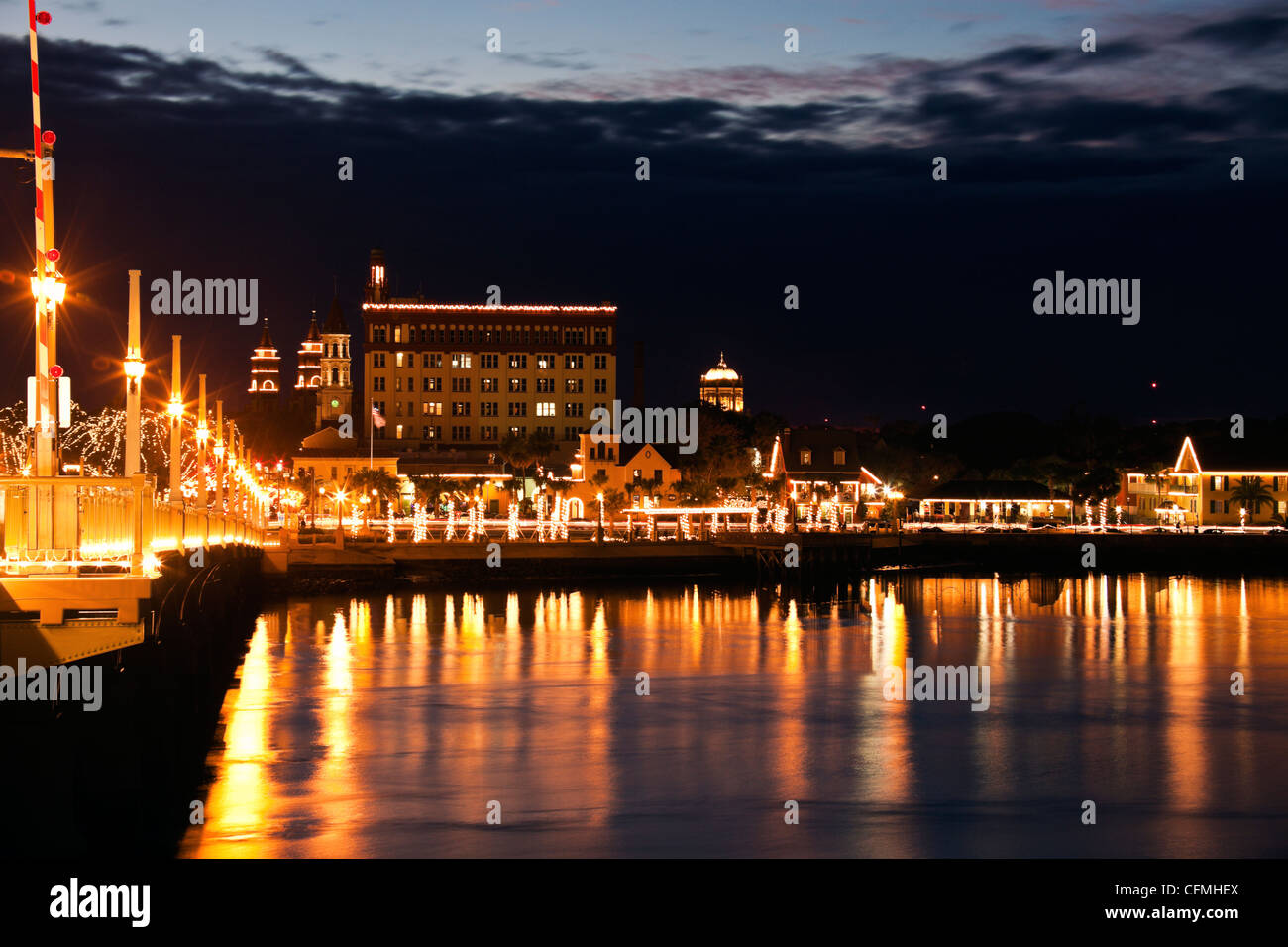 USA, Florida, St. Augustine, Hafen bei Nacht beleuchtet Stockfoto