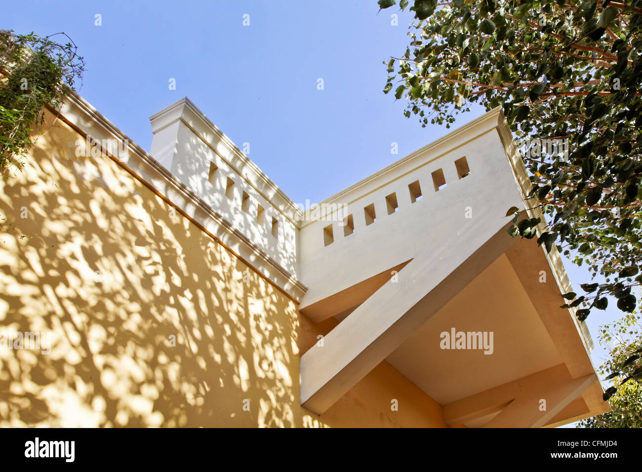 Landschaft von Terrasse und Veranda Winkeln von Rajasthan Architetcture Detaillierung blauen Himmel Stockfoto