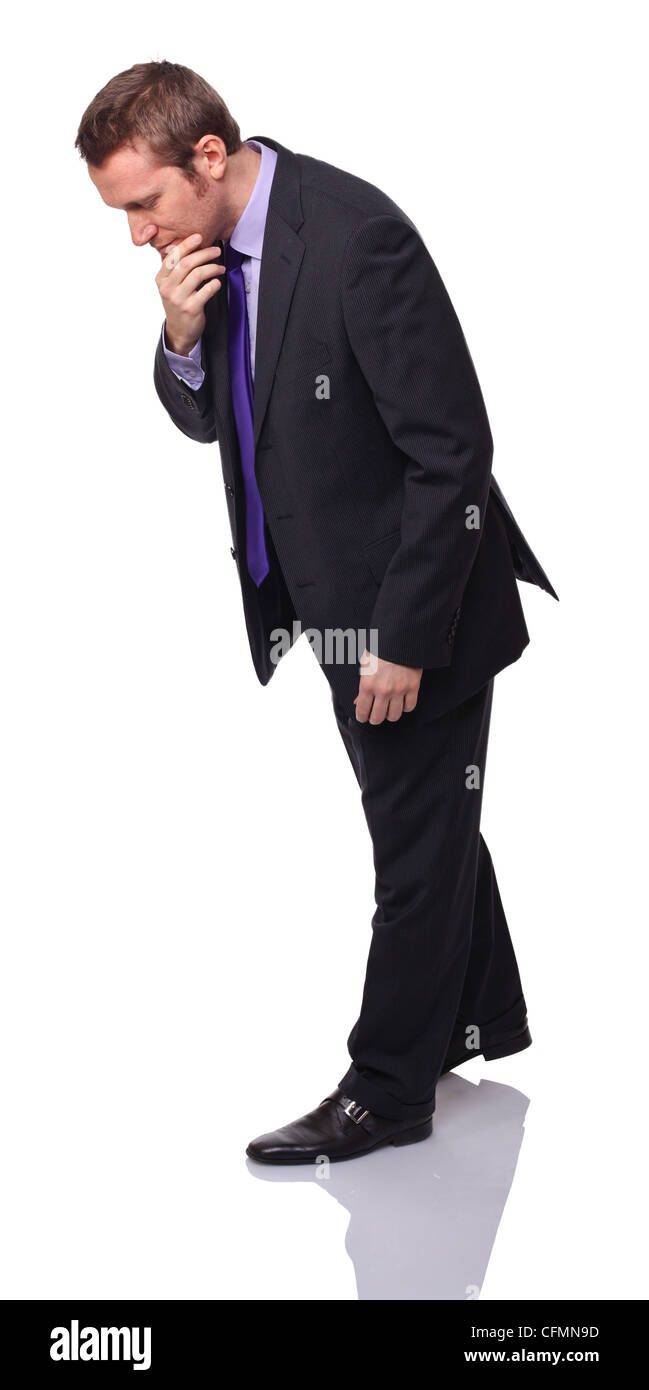 kaukasischen Mann herabblicken isoliert auf weißem Hintergrund Stockfoto