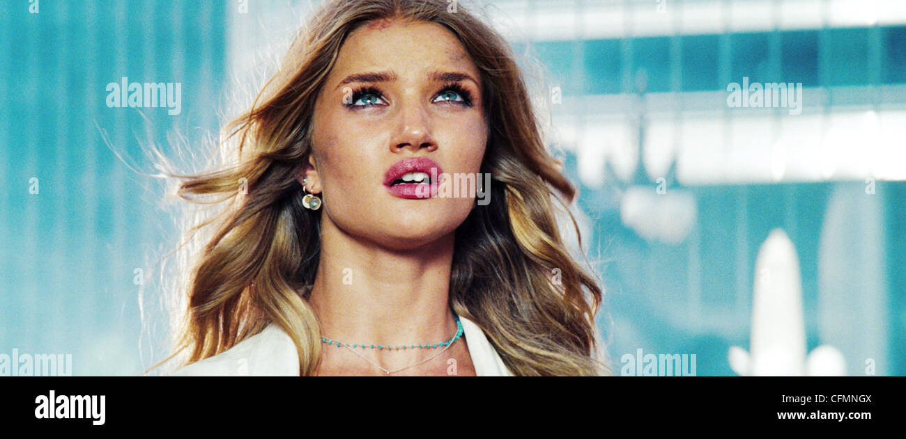TRANSFORMATOREN DARK OF THE MOON (2011) ROSIE HUNTINGTON-WHITELEY MICHAEL BAY (DIR) 003 MOVIESTORE SAMMLUNG LTD Stockfoto