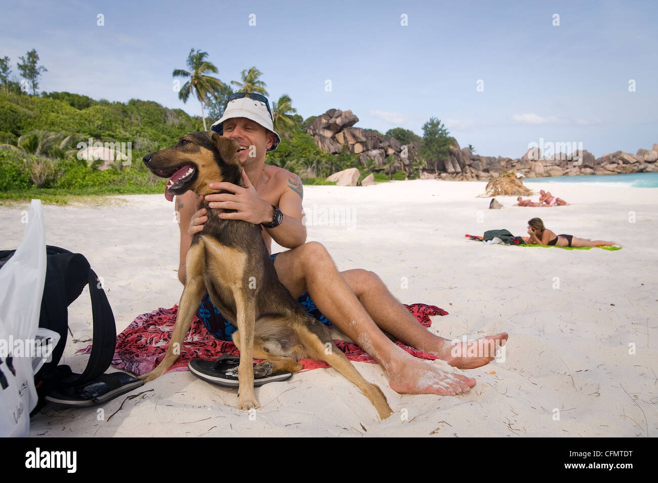 Touristen lieben die Strände der Seychellen Stockfoto