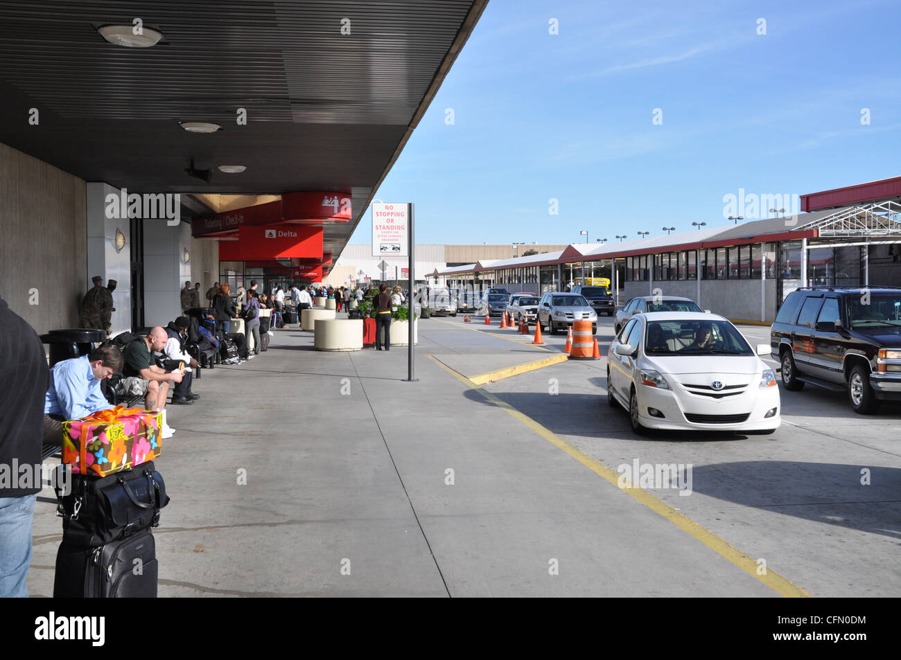 Passagier Pick-up und drop-off am Flughafen Atlanta Hartsfield Jackson. Stockfoto