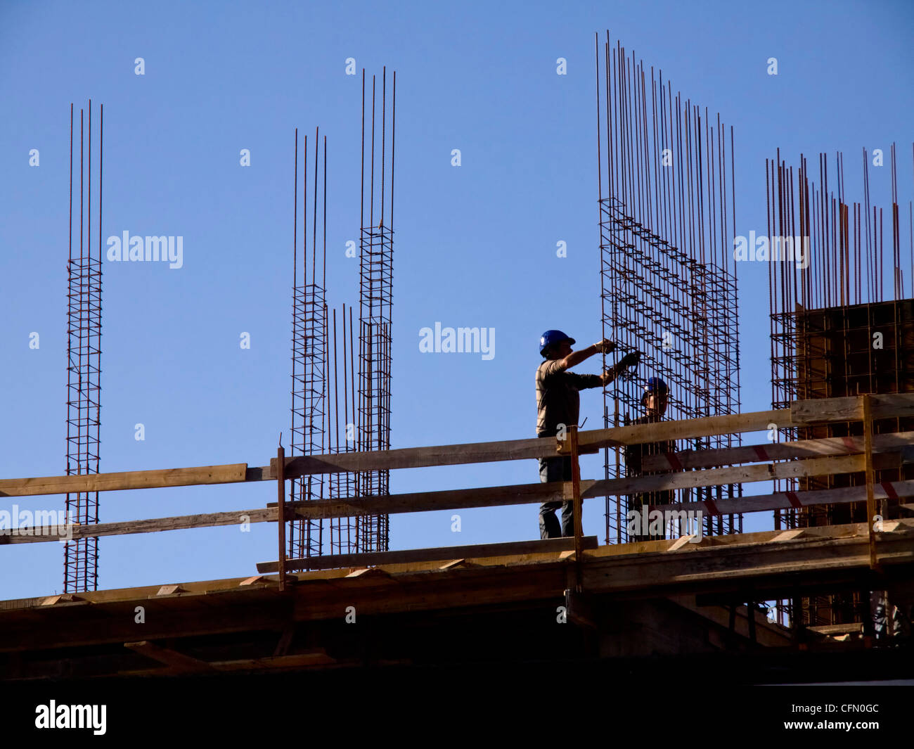 Bauarbeiter auf einer Baustelle Stockfoto