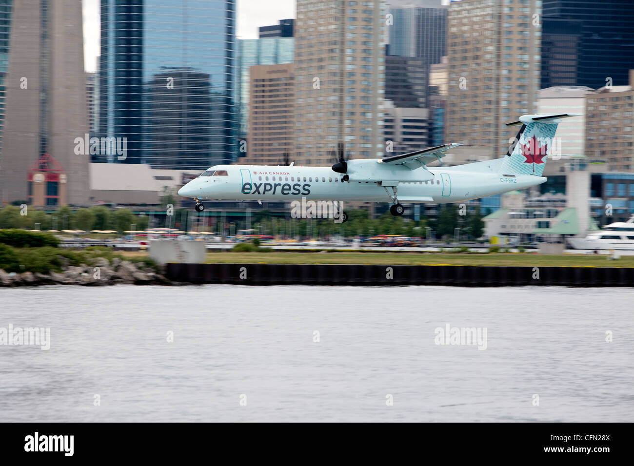 Air Canada Flugzeug Ankunft in Toronto Island Airport Stockfoto