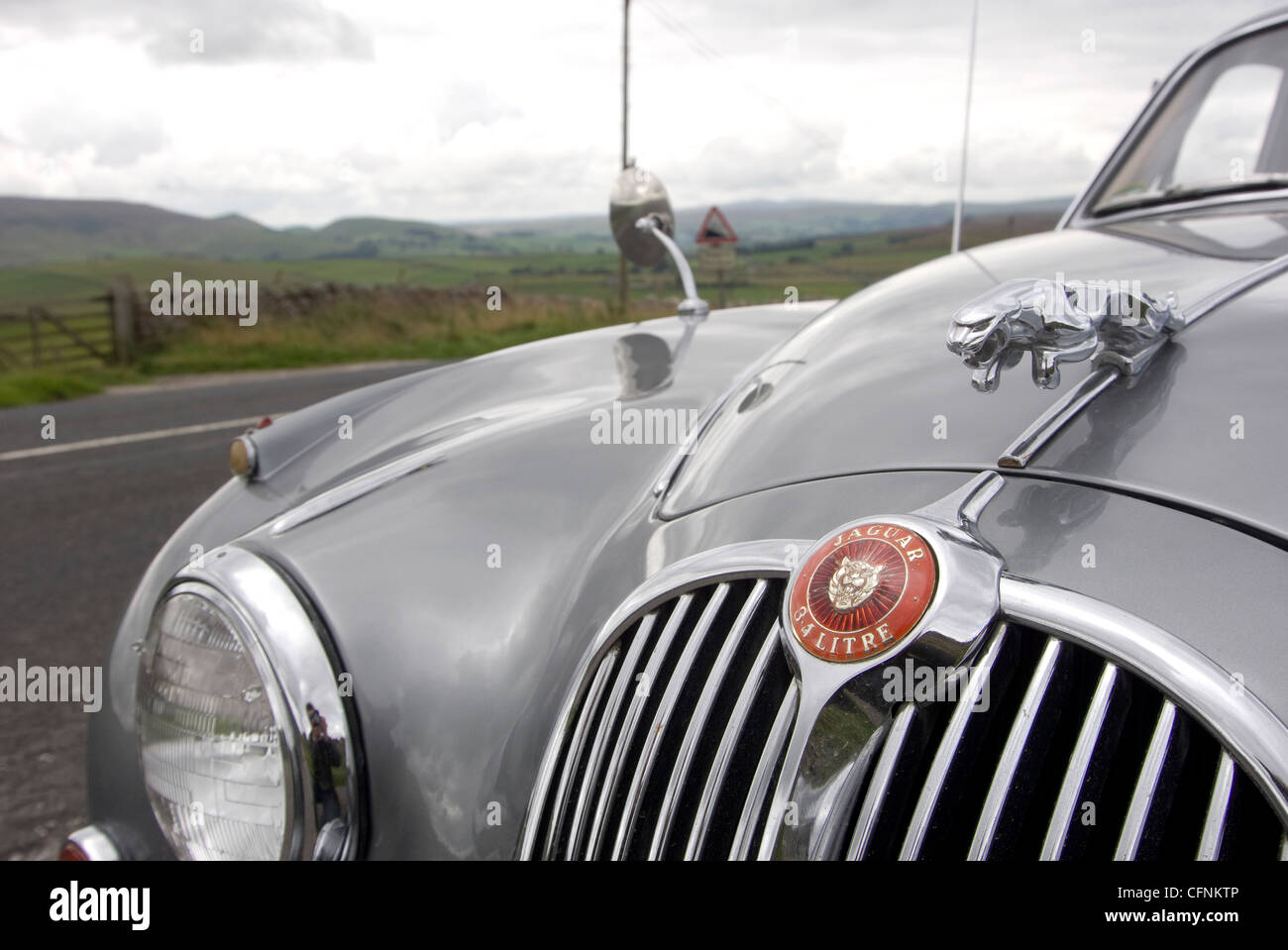 Jaguar Mk2 Motorhaube Abzeichen und Maskottchen - den Springer Stockfoto
