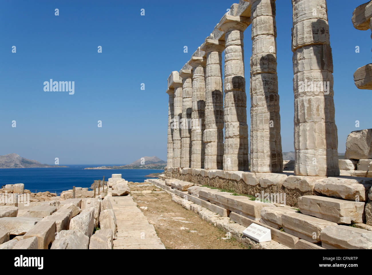 Sounion. Griechenland. Blick auf die Südseite der Tempel des Poseidon, die am südlichsten Kap der attischen Landmasse steht Stockfoto