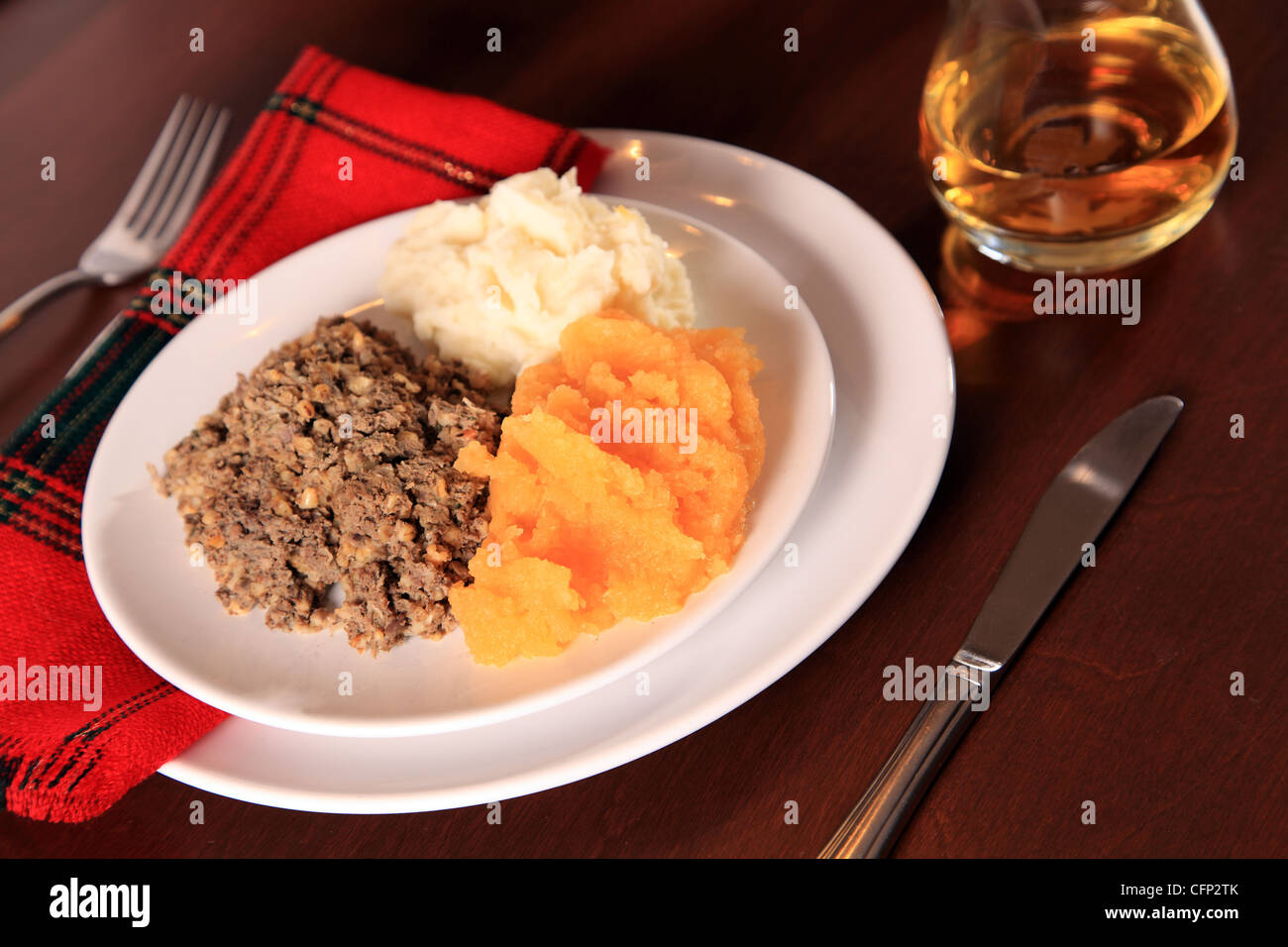 Scottish Haggis Table Setting für EINE Burns Night Dinner Feier Der Geburtstag Von Robert Burns Der Schottische Dichter Tartan Serviette Stockfoto