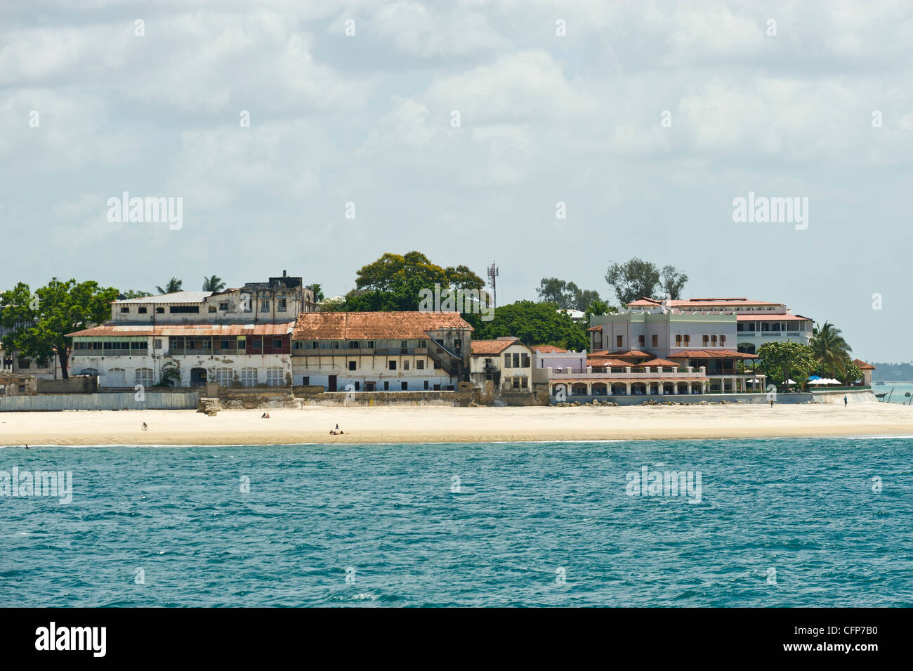 Mambo Msiige (links) und Serena Inn Hotel (rechts) in Stone Town Sansibar Tansania Stockfoto