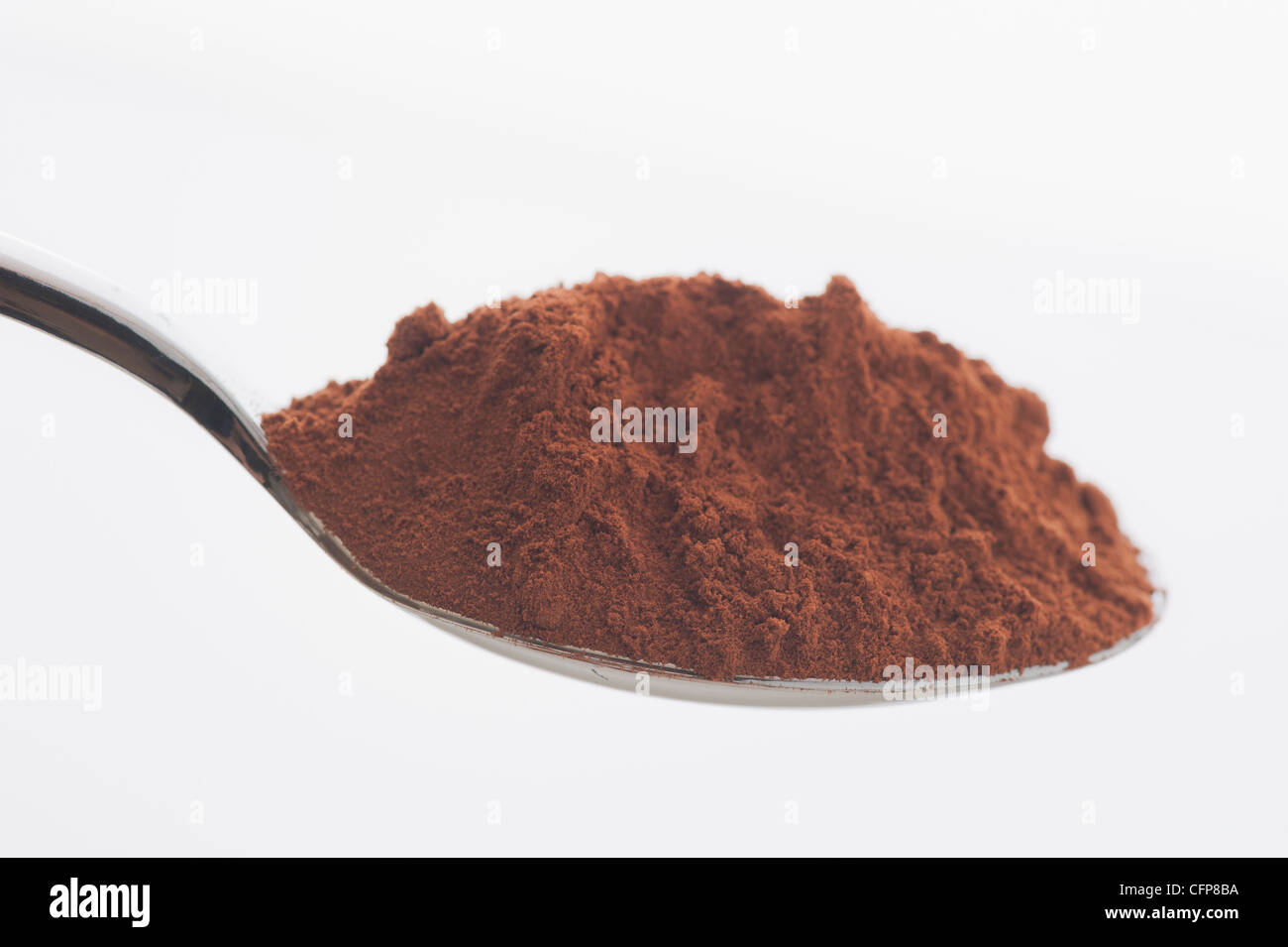 Nahaufnahme von Löffel mit Kakaopulver Stockfoto