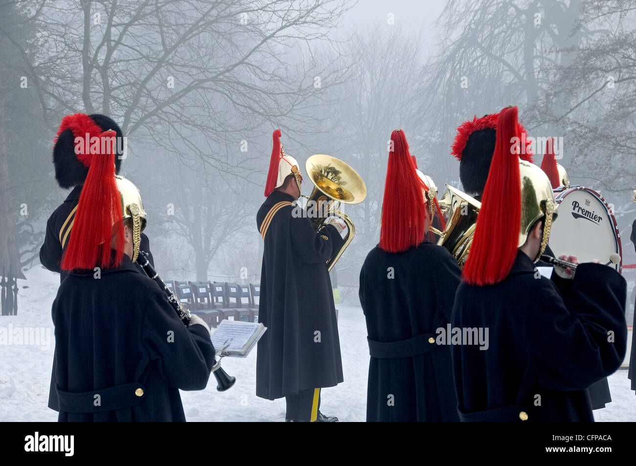 Musiker der Heavy Cavalry und Cambrai Band Royal Salute Im Winter Museum Gardens York North Yorkshire England Vereinigtes Königreich Großbritannien GB Großbritannien Stockfoto
