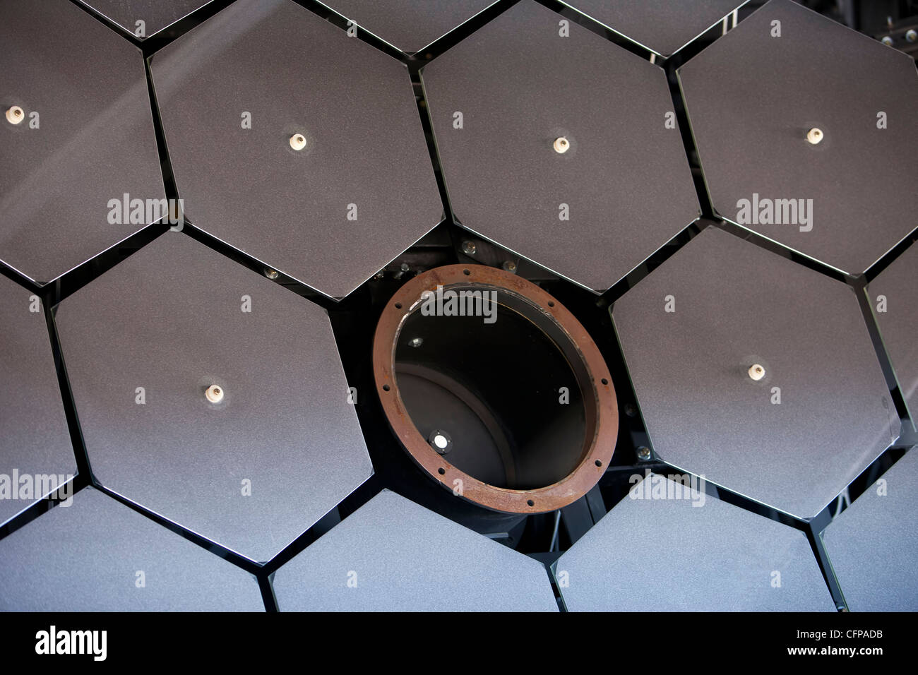 Kosmischer Strahl-Fluoreszenz-Detektoren reflektierenden Spiegel Array wissenschaftliches Observatorium elektronische Geräte. Stockfoto