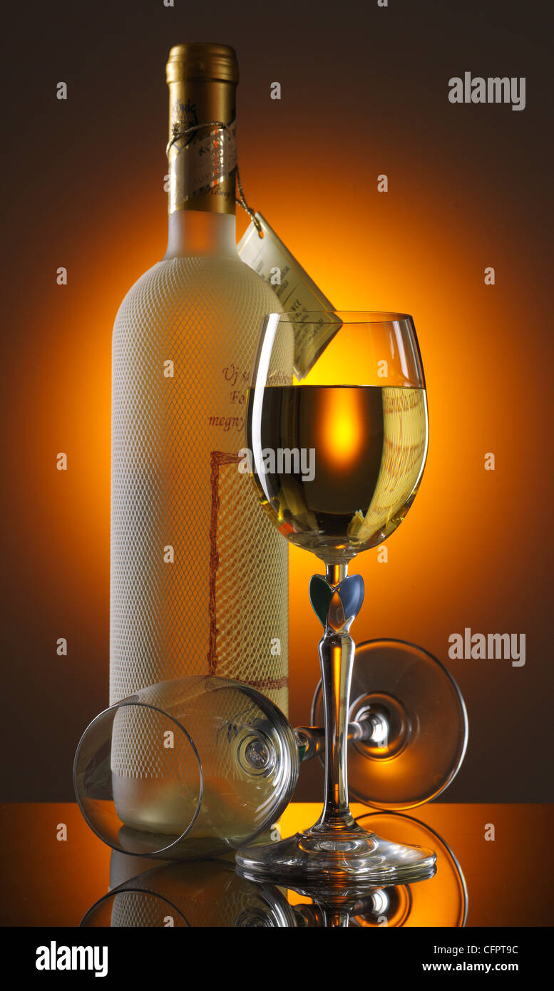 Weißwein (Studio-Foto) Stockfoto