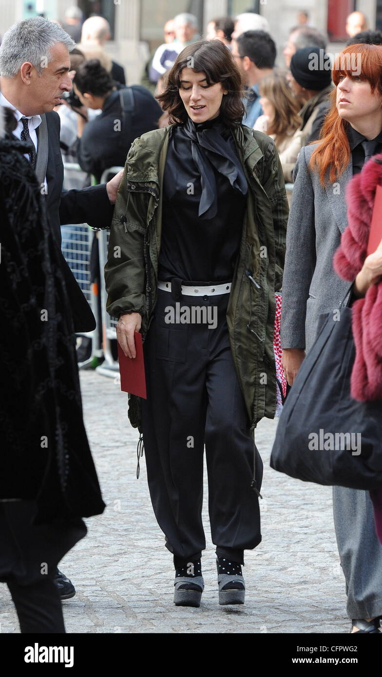 Bella Freud Alexander McQueen Gedenkfeier statt in der St. Pauls Cathedral - Ankünfte. London, England - 20.09.10 Stockfoto