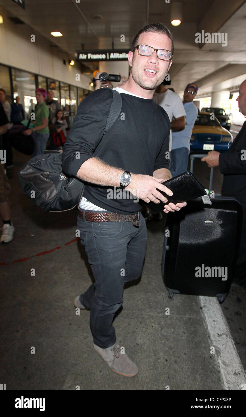 Moderator Dermot O Leary Am Lax Auf Eine Jungfrau Flug Von London Heathrow Los Angeles Kalifornien 09 10 Stockfotografie Alamy