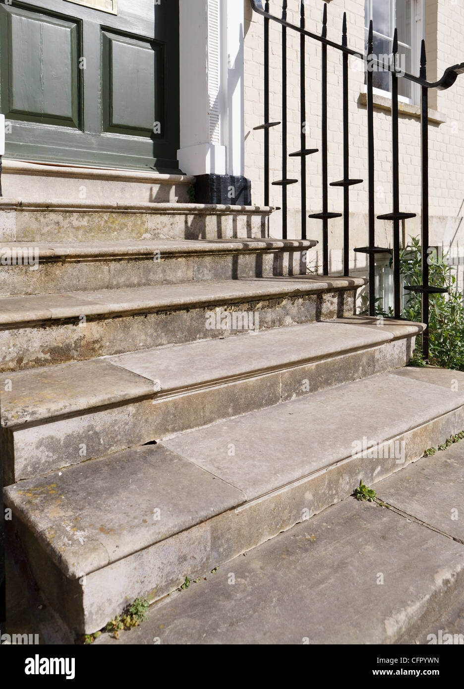 Stone Steps Front Door Stockfotos Stone Steps Front Door