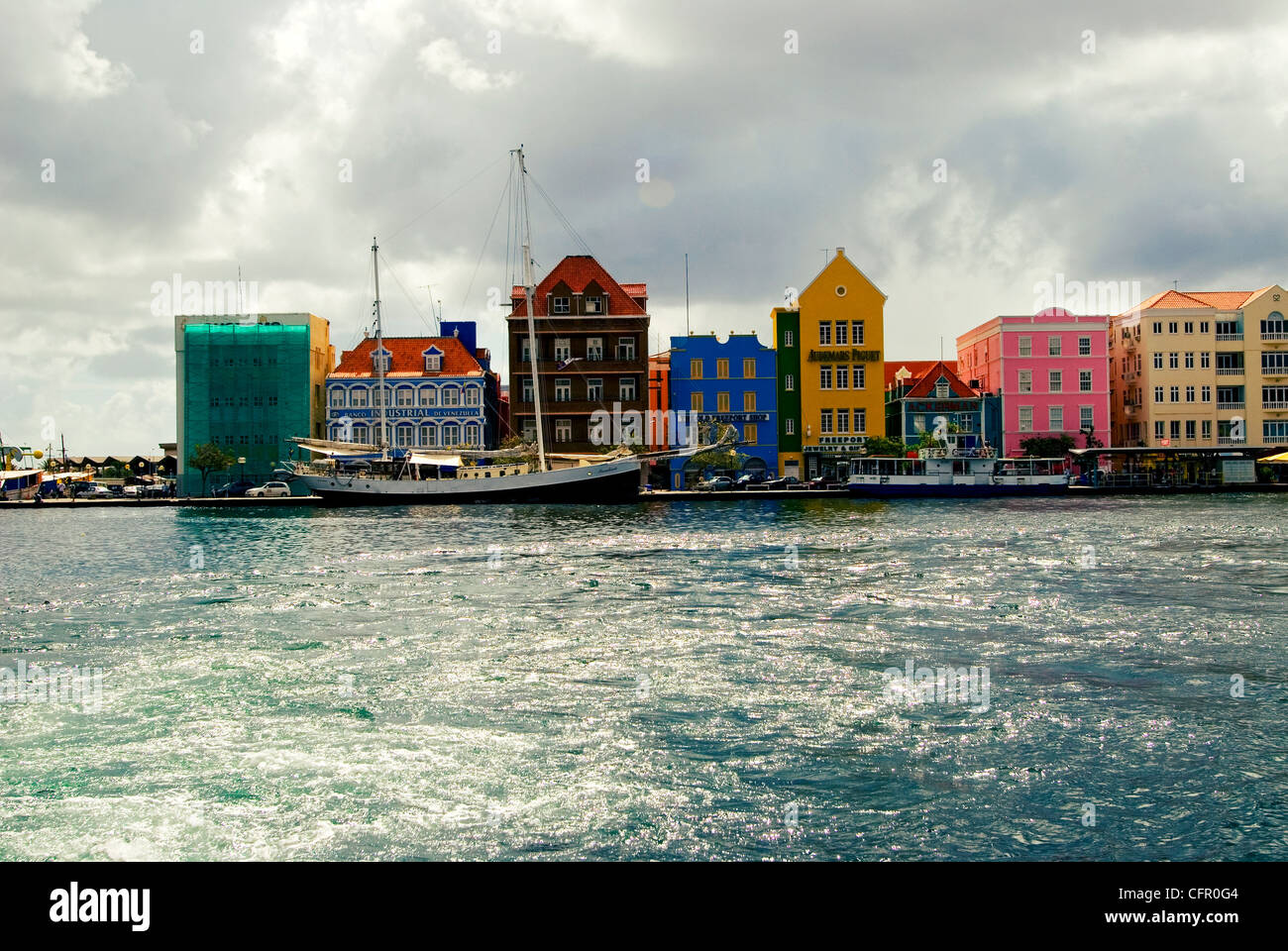 Willemstad Waterfront verfügt über die einzigartige Architektur der niederländischen Antillen. Stockfoto