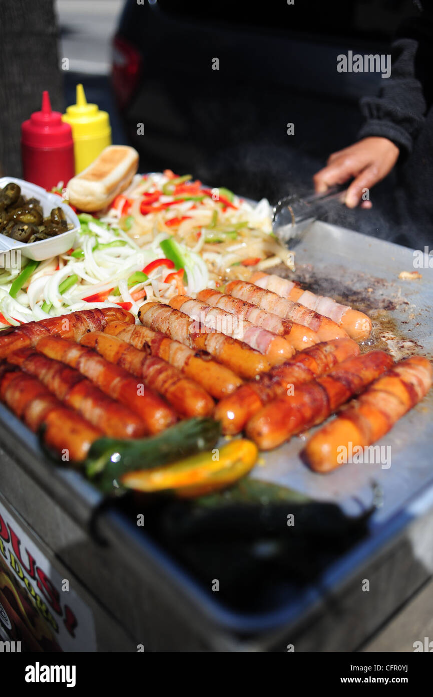 USA Southern California Los Angeles Santa Monica street Food Warenkorb Hotdogs und Speck Nachbarschaften Stockfoto