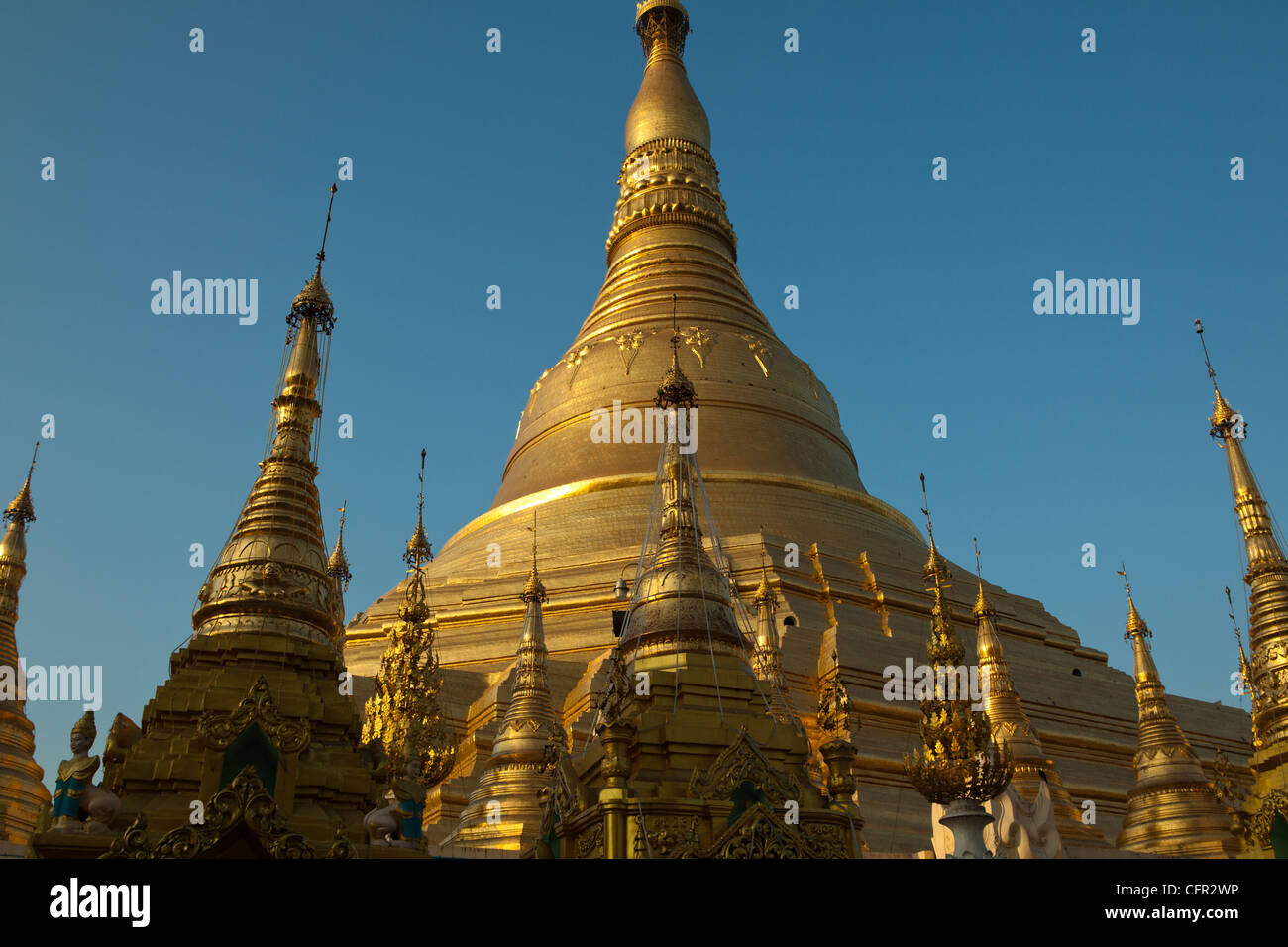 Shwedagon Pagode es ist der heiligste buddhistische Pagode für die Burmesen mit Reliquien der acht Haarsträhnen von Gautama Buddha. Stockfoto